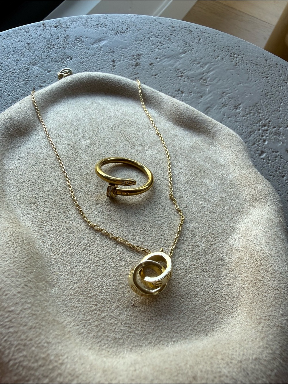 Luxurious Gold Interlocking Circle Necklace and Ring Set (ring size 9)